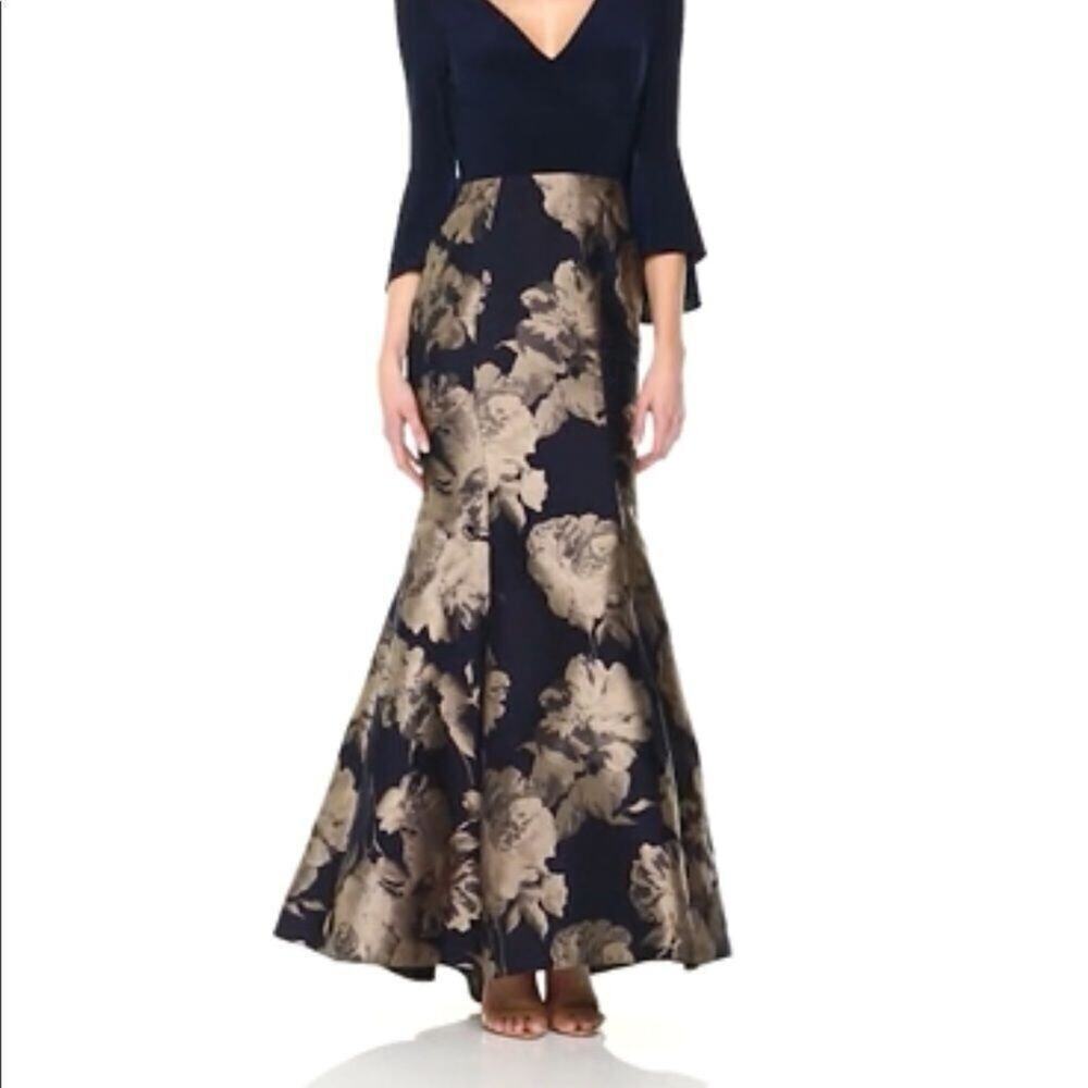 NWT XSCAPE MAXI DRESS SIZE 2